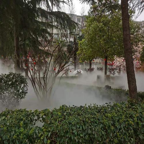 雾中见境 人造雾景观如何重构雕塑与纪念性空间的叙事维度